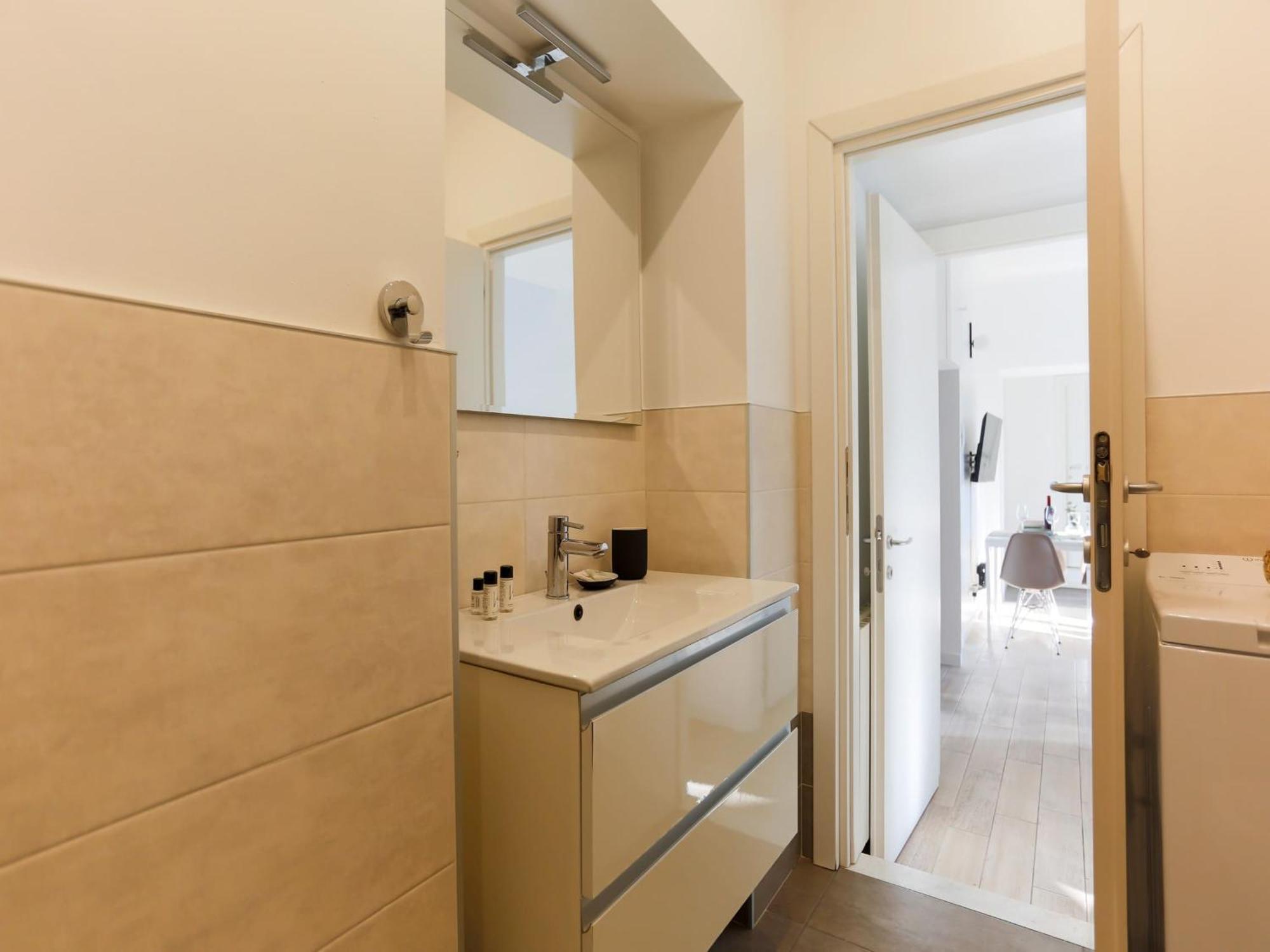 The Rent - Spacious Two Bedrooms Near Porta Romana Apartment *