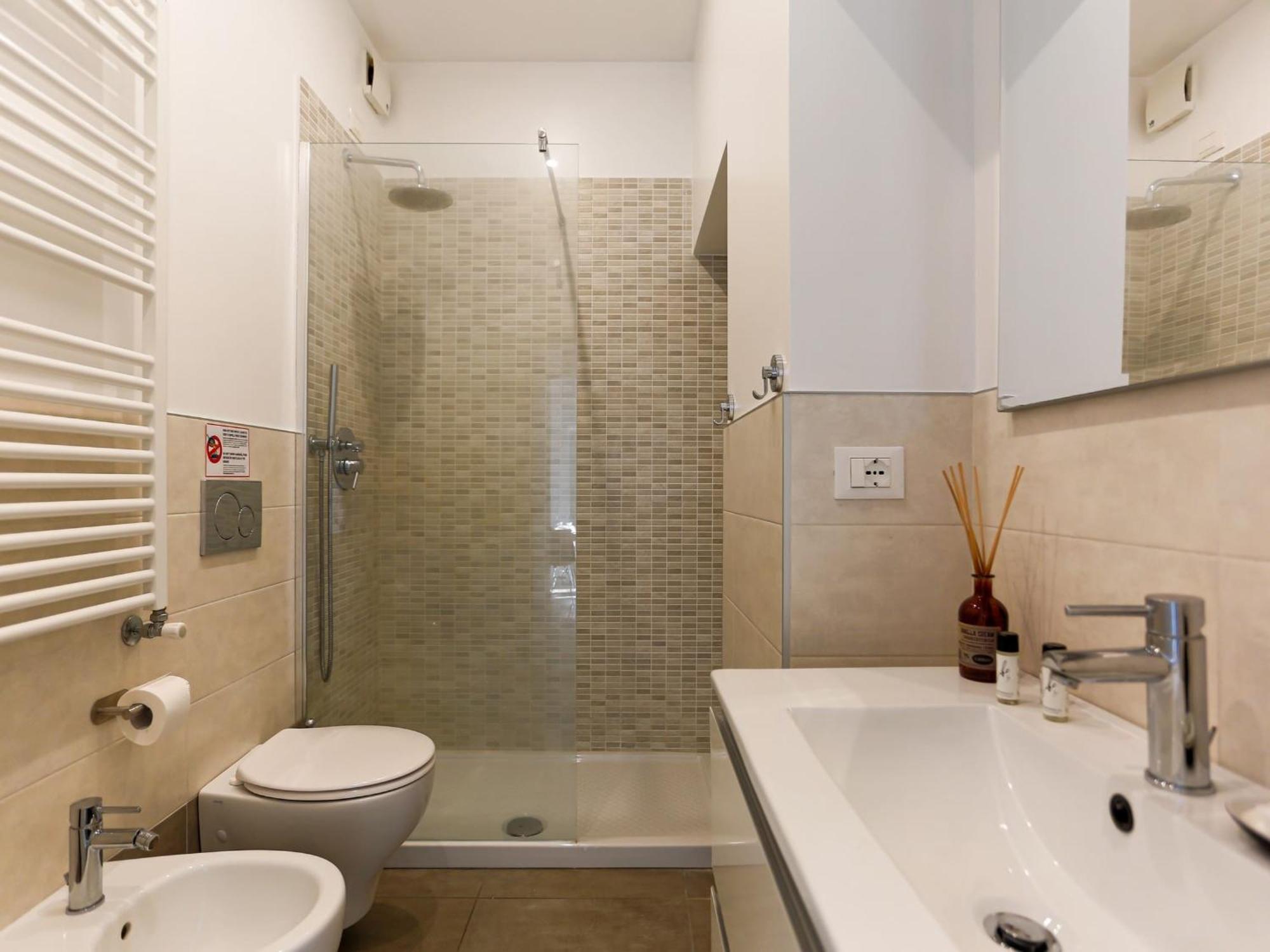 The Rent - Spacious Two Bedrooms Near Porta Romana